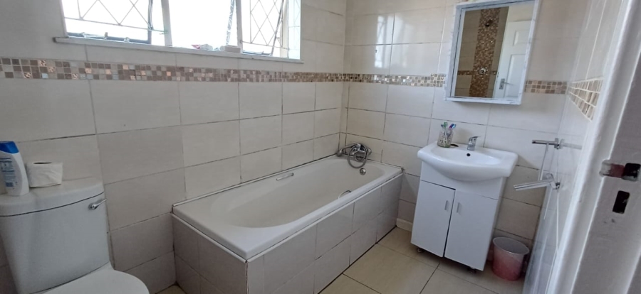 4 Bedroom Property for Sale in Amalinda North Eastern Cape